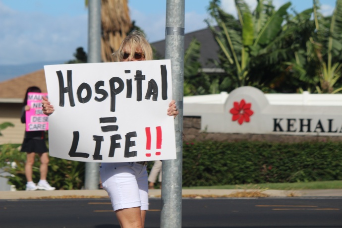 Maui hospital rally, 4/28/15. Photo by Wendy Osher.