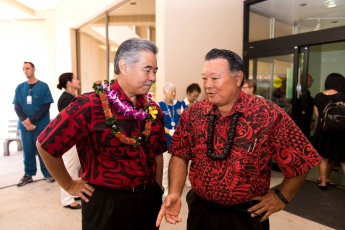 Governor David Ige (lt) and Maui Mayor Alan Arakawa (rt). Bill signing ceremony at Maui Memorial Medical Center.  (06.10.15) Photo credit: Ryan Piros/County of Maui.
