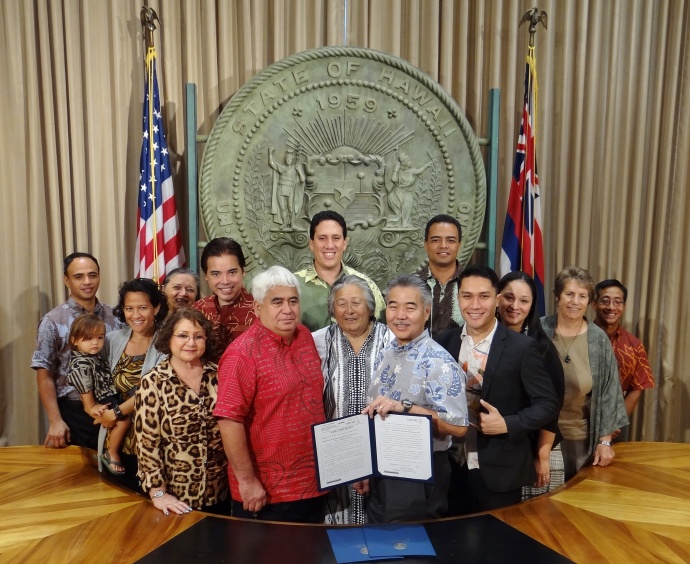 Governor David Ige signs into law HB207 which will require certain state councils, boards, and commissions to attend a course administered by the Office of Hawaiian Affairs on native Hawaiian customs and rights.  Photo credit: House of Representatives.