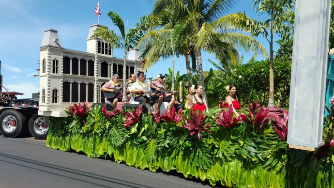In honor of King Kamehameha, guests and associates of Starwood Maui today presented an ‘Iolani Palace-inspired float at the Nā Kamehameha Pā‘ū Parade and Ho‘olaule‘a in Lāhainā. Courtesy photo.