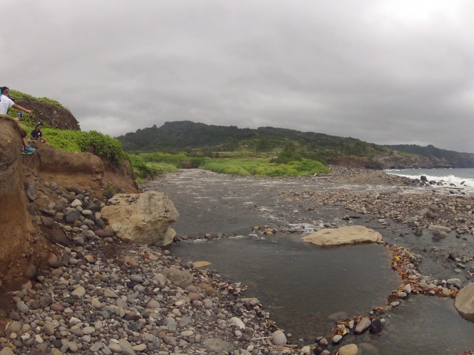 Maui stream research. Photo credit: DLNR.