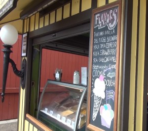 Fleetwood's on Front Street's ice cream booth outside the restaurant. Photo by Kiaora Bohlool.