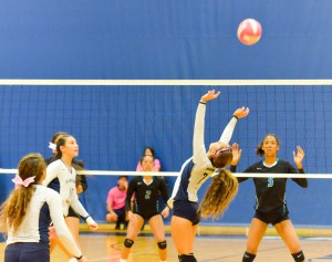 Kamehameha Warriors' setter Danielle Brown tries a back set to one of her teammates. Photo by Rodney S. Yap.