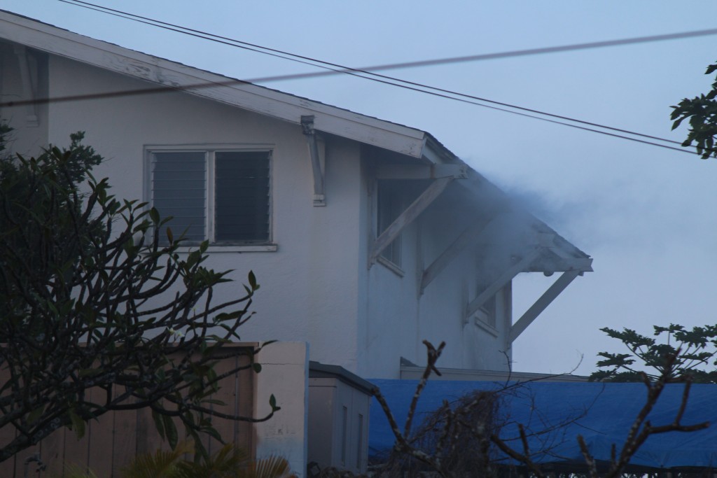 Wailuku House Fire - 10/29/15.  Photo by Wendy Osher.