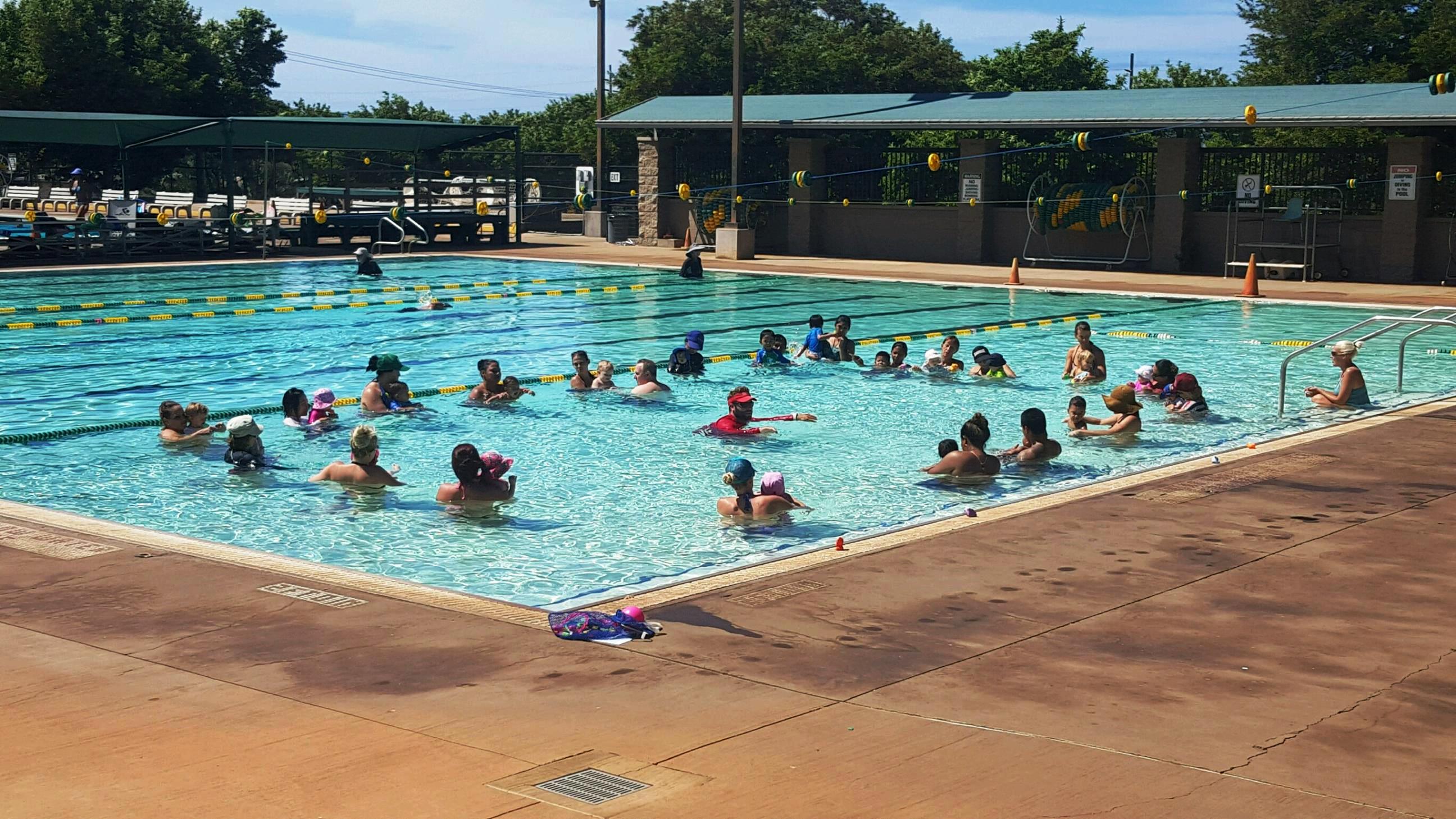 Maui County offers keiki swimming lessons. Maui County photo.