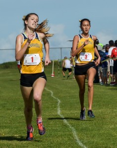 Punahou’s Teresa Brady was second in 18:43.9, followed by teammate Noelani Obermeyer in 18:45.3. Photo by Rodney S. Yap. 
