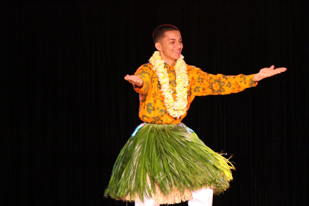 Kālōi Kalalena Lauleneke Combo Montalvo, Hālau Kekuaokalāʻauʻalaʻiliahi, Nā Kumu ʻIliahi & Haunani Paredes Photo by Wendy Osher.