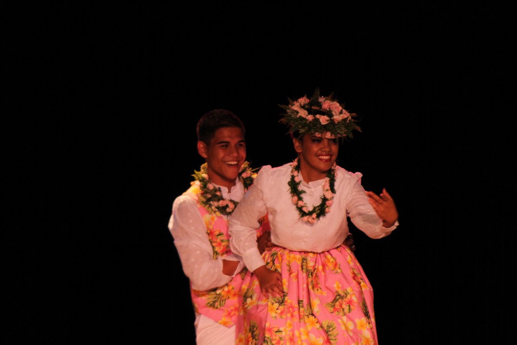 Teva Medeiros & Breena Ako, Hālonaikeohokapalai, Kumu Pōmaikaʻi Krueger. Photo by Wendy Osher.
