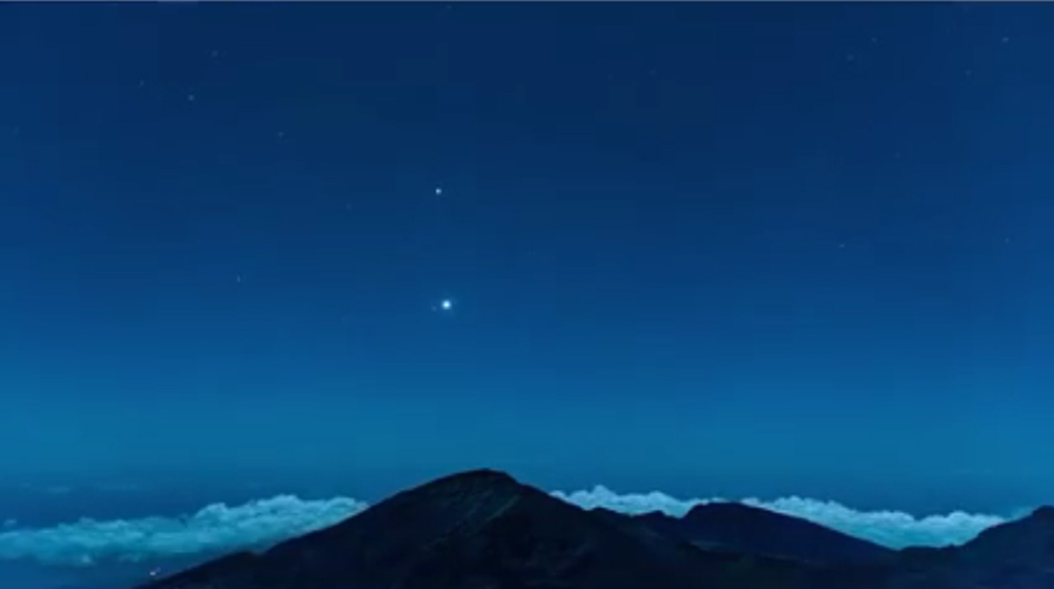 Jupiter, Mars, and Venus rising over Haleakalā, Maui. (November 2015) Image credit: Chris Archer.