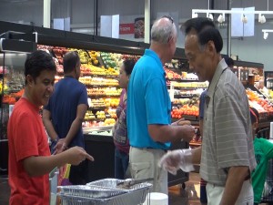 Shoppers check out the produce at Island Grocery Depot in Lahaina. Photo by Kiaora Bohlool.
