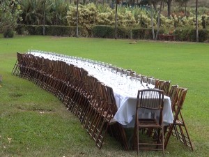 The table in the field at Maui Tropical Plantation. Photo by Kiaora Bohlool.