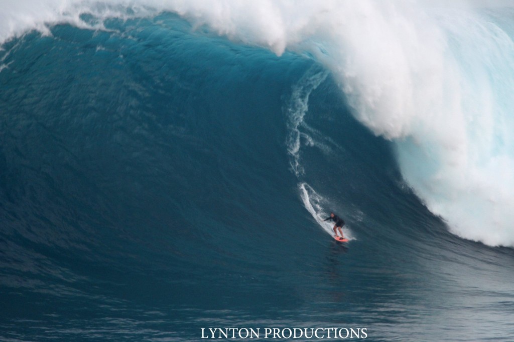 Image: Aaron Lynton 1.28.16 Pe'ahi "Jaws" / Surfer: Andrea Moller