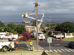 A metallic balloon came in to contact with power lines in Kahului yesterday afternoon causing the lines to come down and knocking out power to nearby customers. Photo credit: Becky Nakagawa‎.