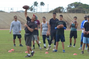 Coach Vince Passas demonstrates a "C" throw to Maui athletes at his "Get Better" Camp two years ago on the Valley Isle. File photo by Rodney S. Yap.
