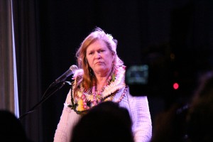 Jane Sanders answering constituent questions at a meet-and-greet venue at the Mill House located at the Maui Tropical Plantation in Waikapū. (3.21.16) Photo by Wendy Osher.