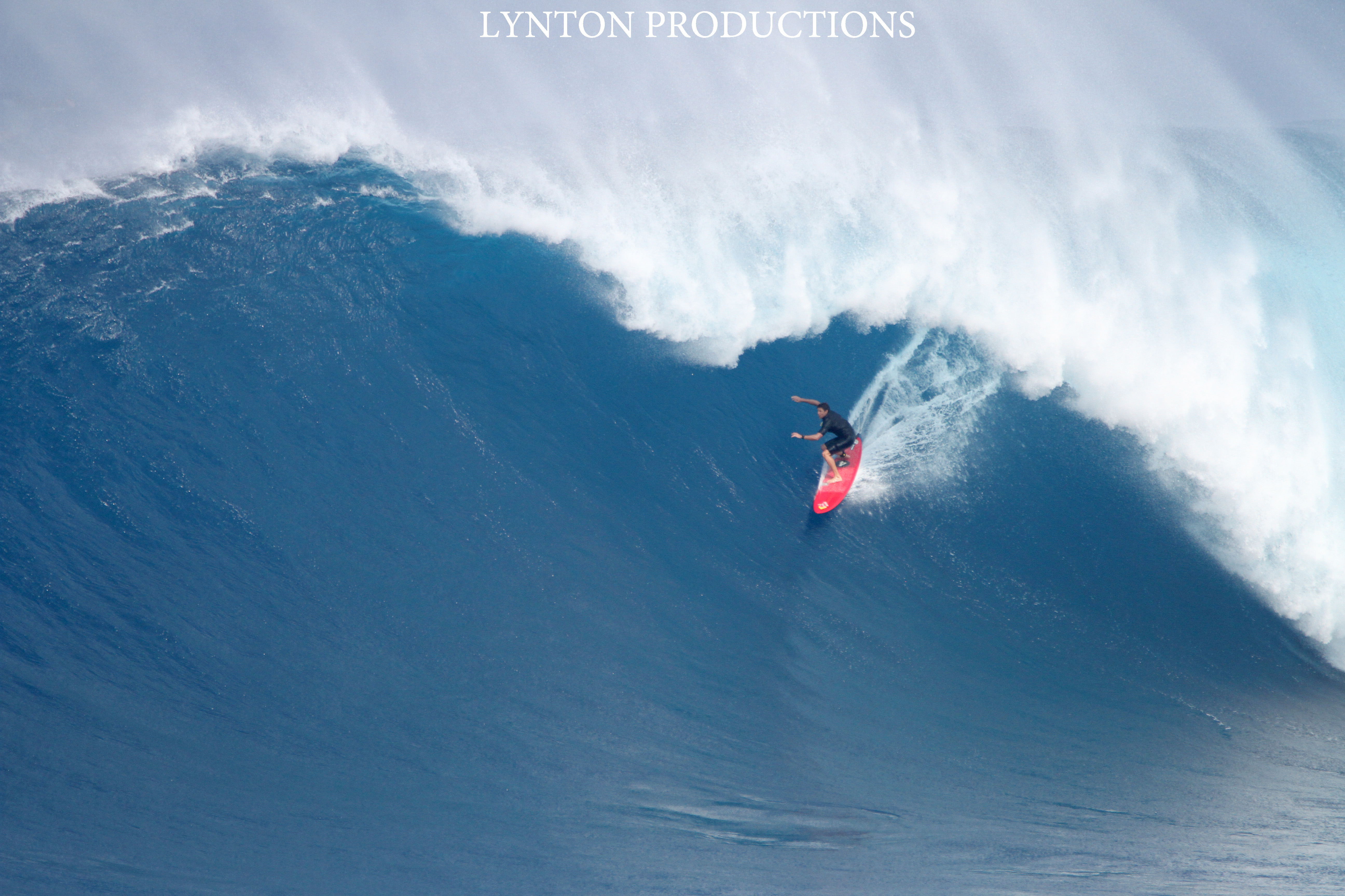 Ian Walsh holds his line at JAWS