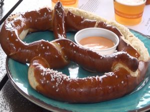 "Why Knot" giant pretzel, paired with Lokahi German Style Pilsner for Koholā's Tap Takeover at Pailolo. Photo by Kiaora Bohlool.