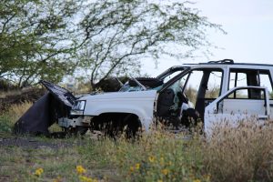 Burnt out abandoned vehicles in vacant Kahului field. (4.18.16) Photo by Wendy Osher.