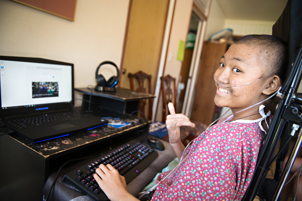 Make-a-Wish Hawaiʻi surprised Christian with a gaming laptop of his dreams. Photo credit: Sean Michael Hower Photography