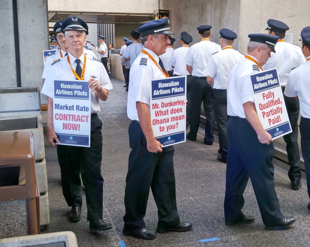 HAL Pilots Picket at HNL Airport. Courtesy photo ALPA, March 16, 2016.