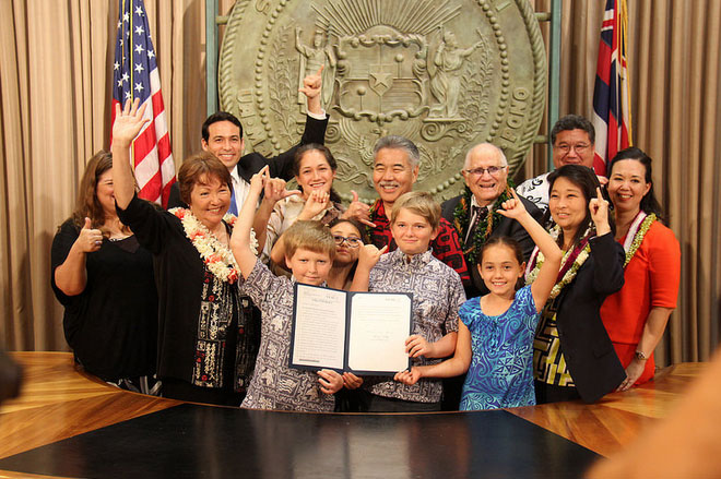 Heat abatement bill signed into law. Photo courtesy Office of Governor David Ige.