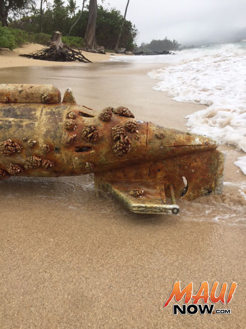 Possible Navy object washes ashore at Spreckelsville. 5.9.16. Photo credit: Eric Pung.