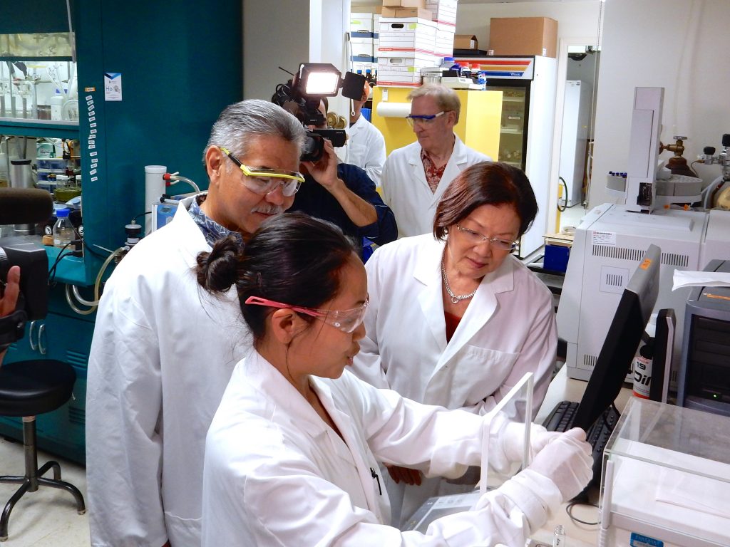 Senator Hirono and Governor Ige get a firsthand look at Hawaiʻi Biotech’s work in developing a Zika virus vaccine. Photo credit: Office of US Senator Mazie Hirono.