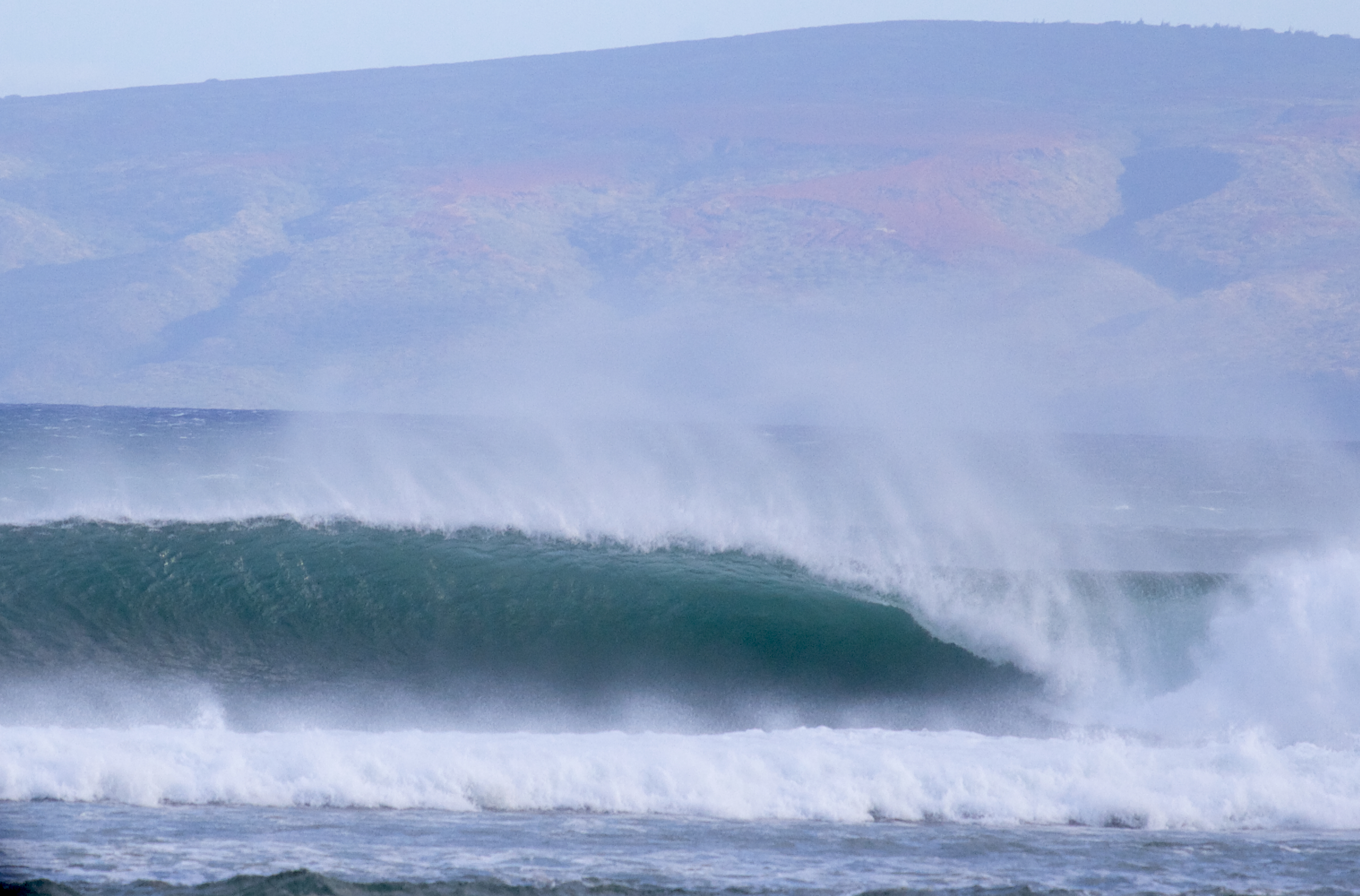 A rare beauty for Maui at Ma'alaea Photo: Peahi Surf Media