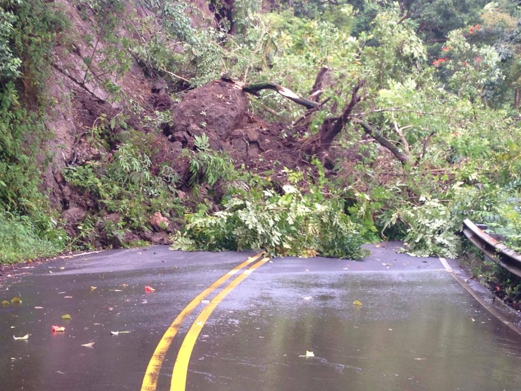 Hana Hwy landslide at Wailua. Photo credit Boeche ʻOhana.