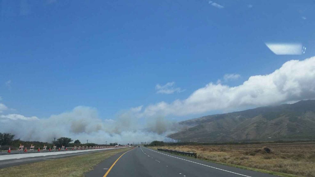 Māʻalaea fire 7.2.16. Photo credit: Tenessa Cavitt.