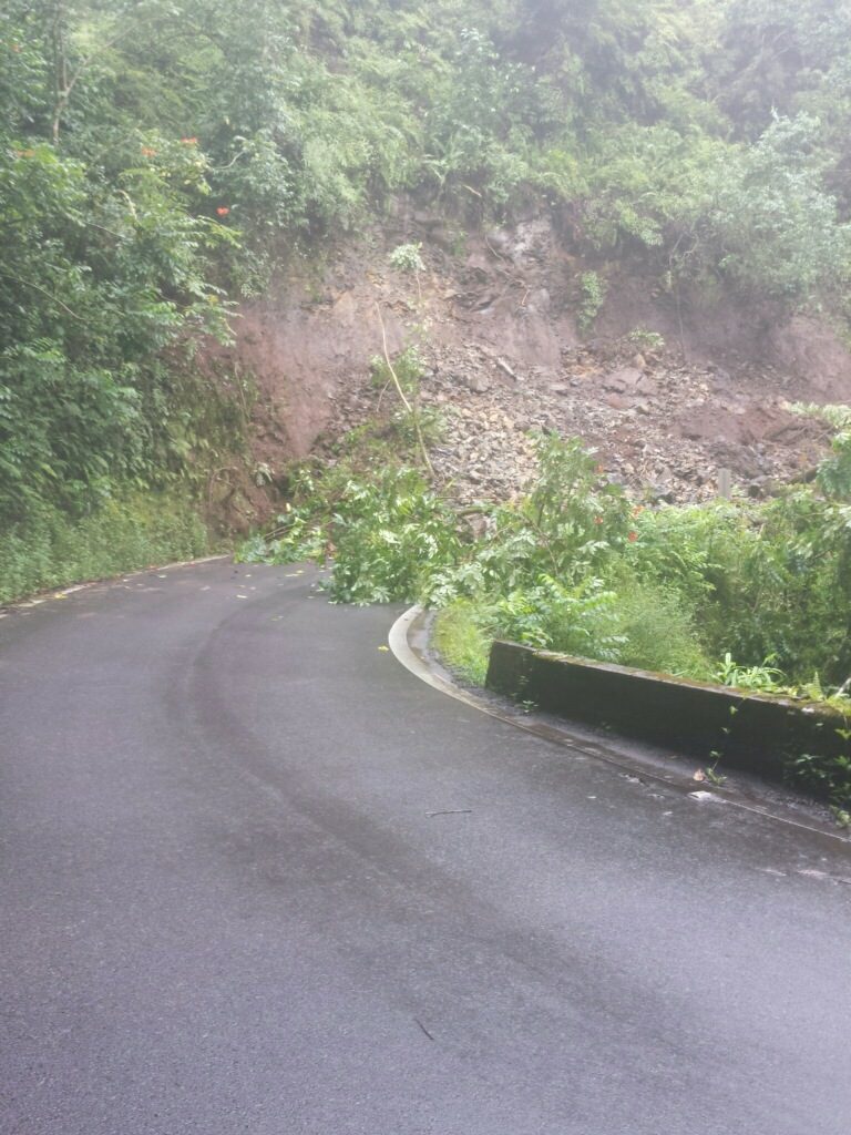 Hāna Highway landslide at Kailua. 7.21.16. Photo credit: Kaliko Sanchez.