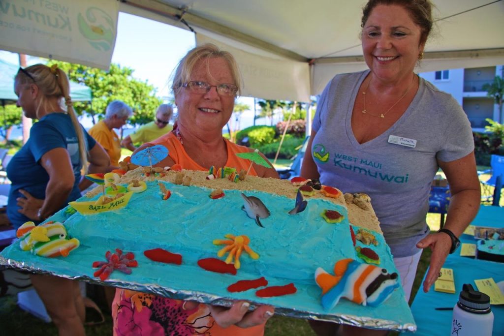 Darlene Wallace with her 2nd-pace winning entry in the 2015 Ridge to Reef Rendezvous’ ocean-themed culinary contest, with volunteer Michelle Griffoul. Photo credit: Ananda Stone.