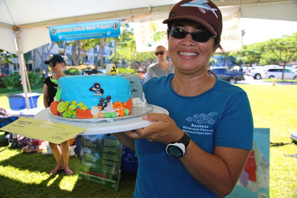 Linda Castro with her 1st prize winning “good reef/bad reef” cake in the Ridge to Reef Rendezvous’ ocean-themed culinary contest in 2015. Photo credit: Terry Schroeder.