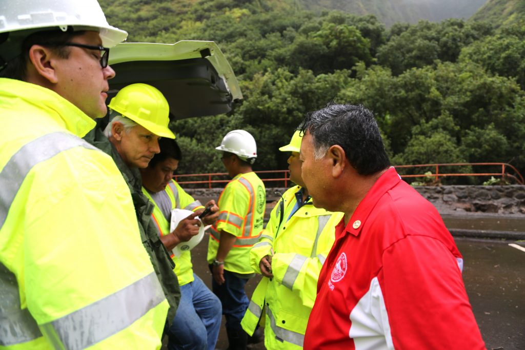 Kepaniwai, Mayor assessing damage with staff. PC: Lois Whitney/County of Maui. 