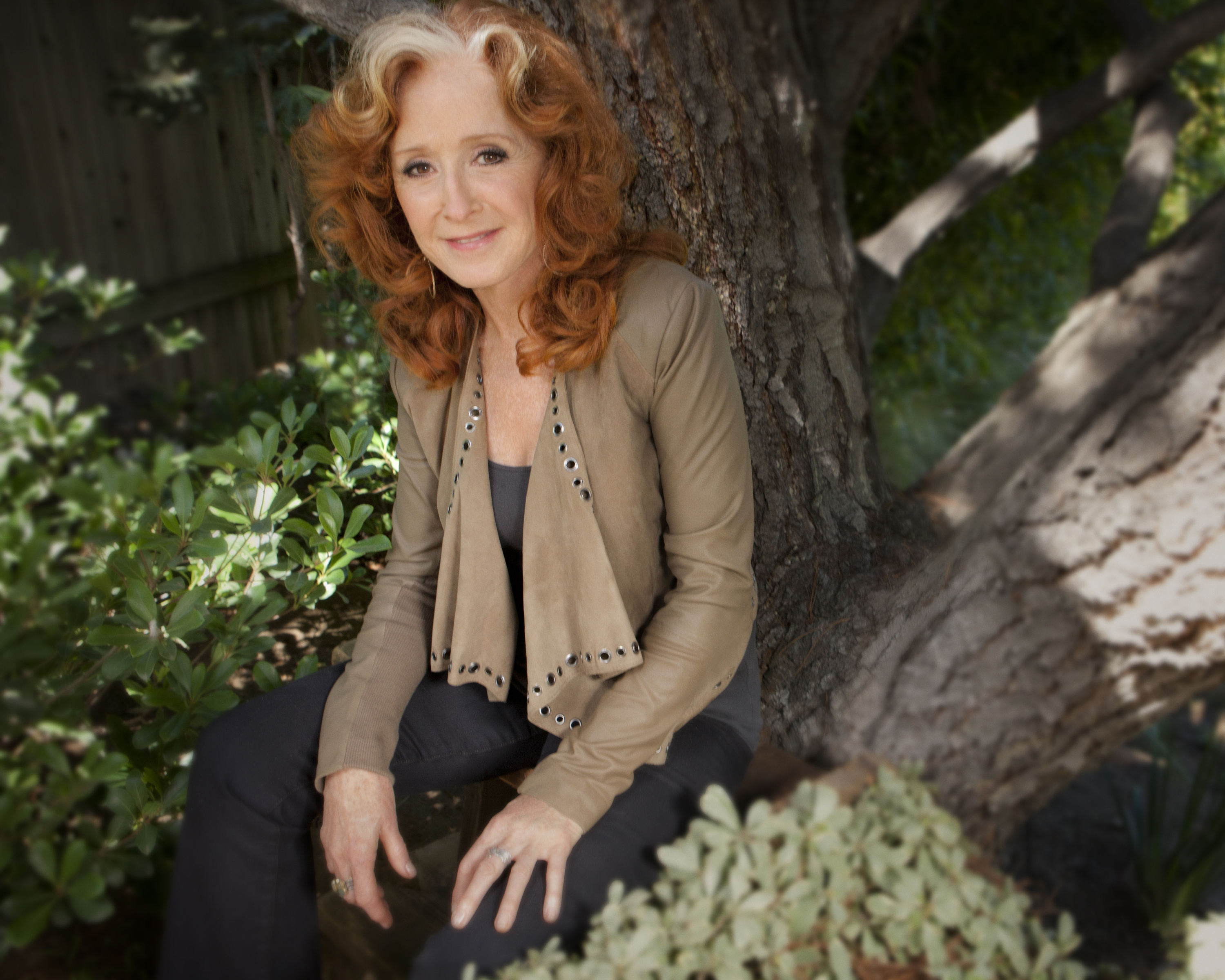 Ten-time Grammy winner Bonnie Raitt will visit Maui on her Dig in Deep tour for a concert at the Maui Arts & Cultural Center’s A&B Amphitheater & Yokouchi Pavilion Friday, March 24. Courtesy image.