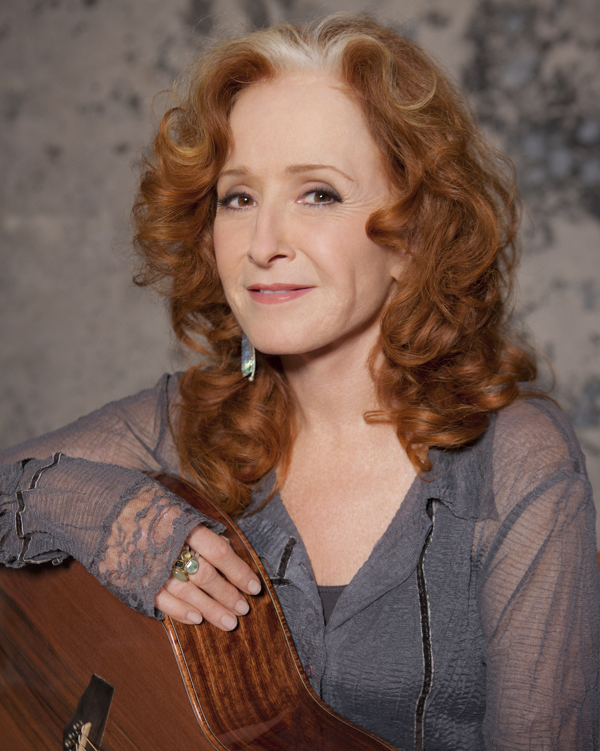 Ten-time Grammy winner Bonnie Raitt will visit Maui on her Dig in Deep tour for a concert at the Maui Arts & Cultural Center’s A&B Amphitheater & Yokouchi Pavilion Friday, March 24. Courtesy image.