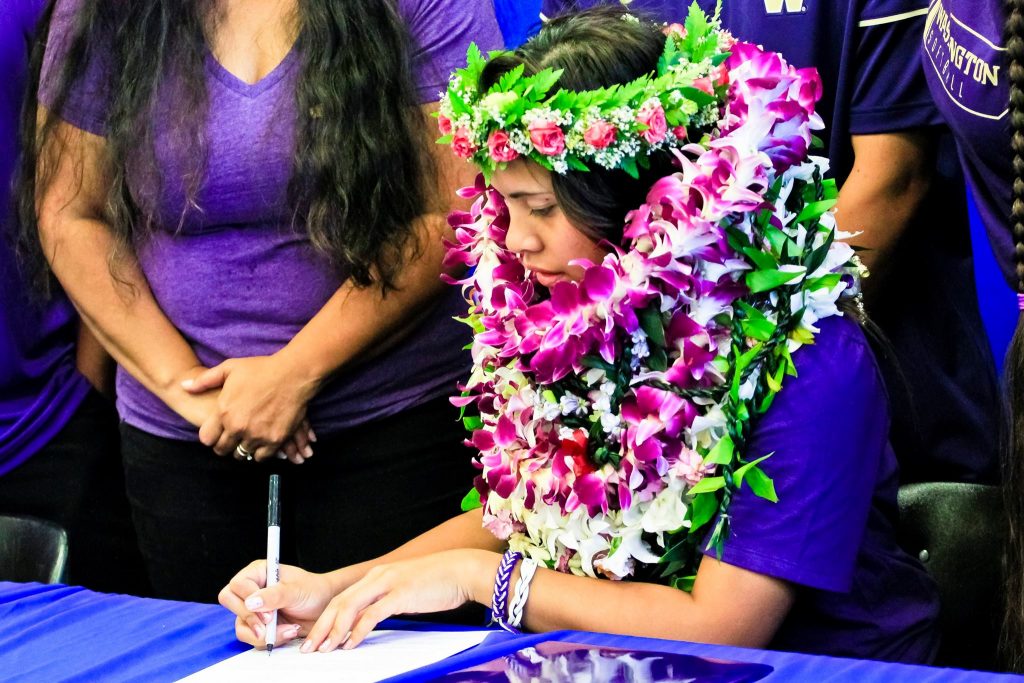 Nawai Kaupe signs a National Letter of Intent to play softball at the University of Washington on Wednesday, Nov. 9, the first day of the early signing period. Photo by Ben Juan.