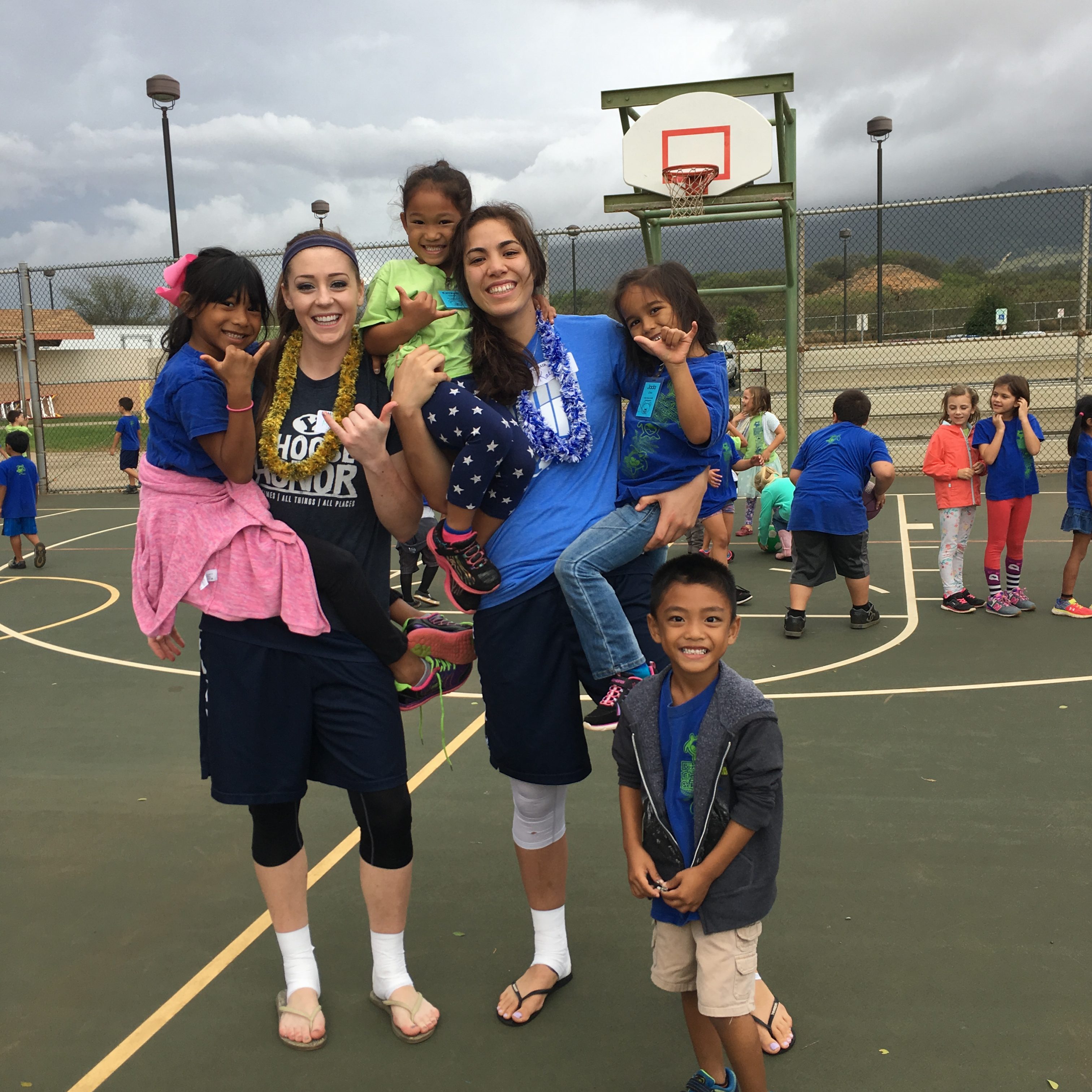 BYU’s visit to Pōmaikaʻi Elementary. Player left senior #34 Micaelee Orton and player right senior #32 Kalani Purcell. PC: basketballMAUI